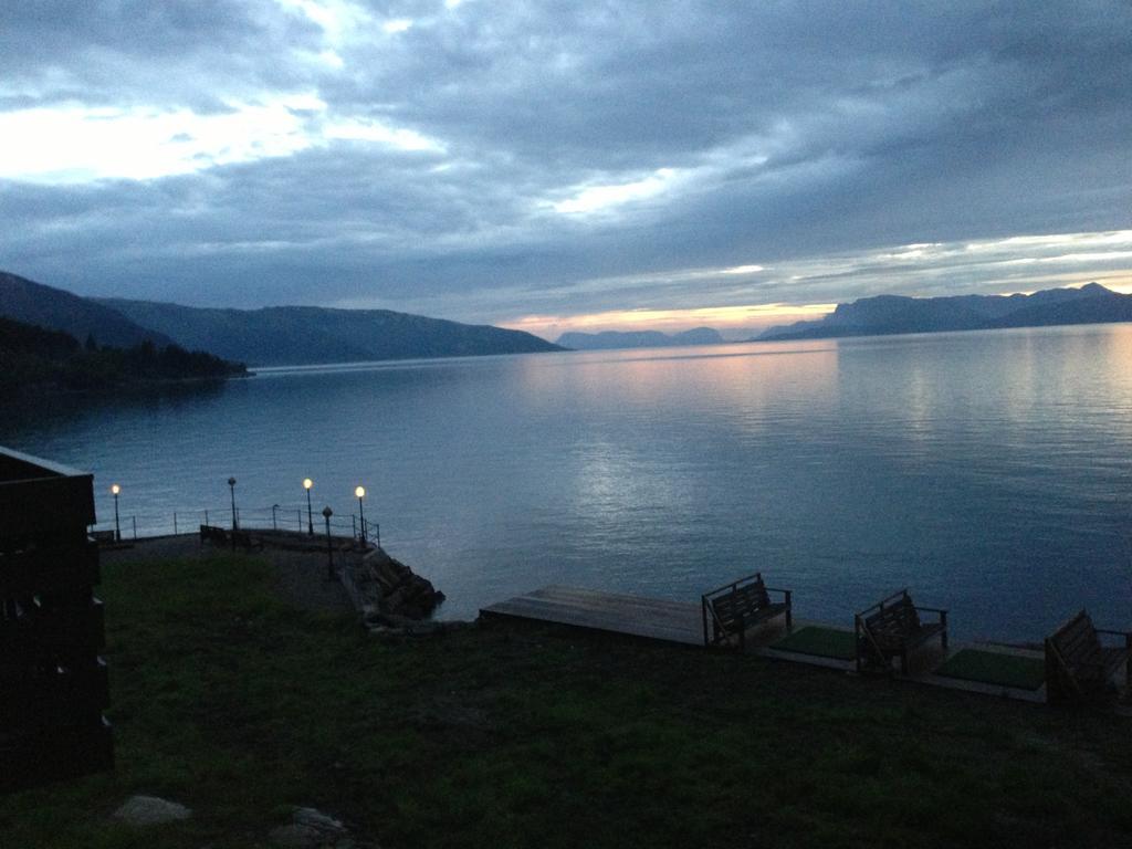 Brekkestranda Fjordhotel Brekke  Extérieur photo